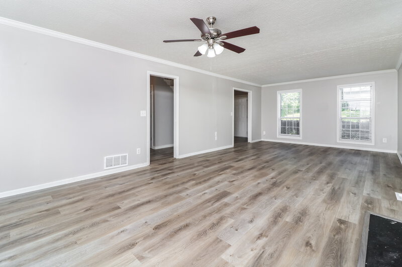 2,370/Mo, 2354 Loren Falls Ln SW Marietta, GA 30008 Living Room View 4