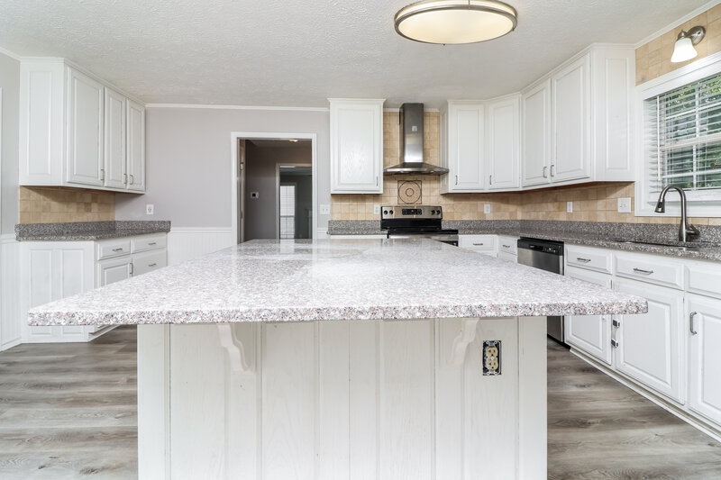 2,370/Mo, 2354 Loren Falls Ln SW Marietta, GA 30008 Kitchen View