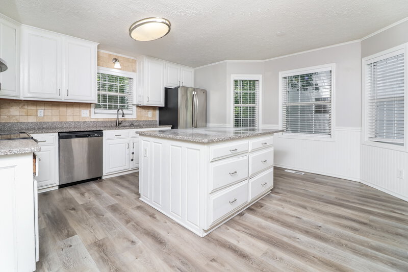 2,370/Mo, 2354 Loren Falls Ln SW Marietta, GA 30008 Kitchen View 2