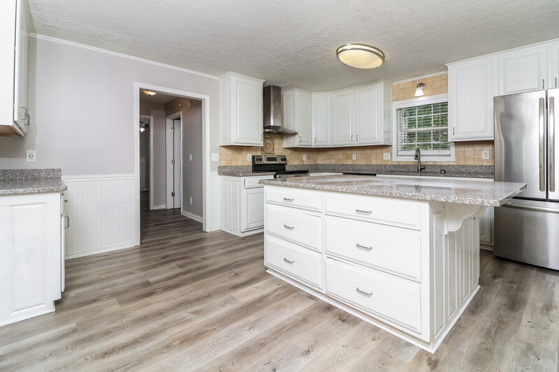 2,370/Mo, 2354 Loren Falls Ln SW Marietta, GA 30008 Kitchen View 3