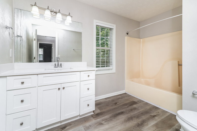 2,370/Mo, 2354 Loren Falls Ln SW Marietta, GA 30008 Bathroom View