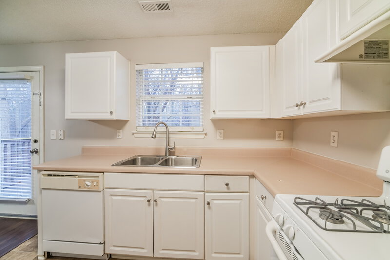 1,690/Mo, 409 Robin Hill Ln Temple, GA 30179 Kitchen View 2