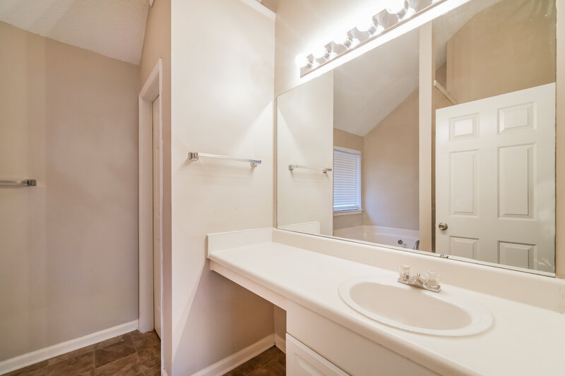 1,690/Mo, 409 Robin Hill Ln Temple, GA 30179 Main Bathroom View