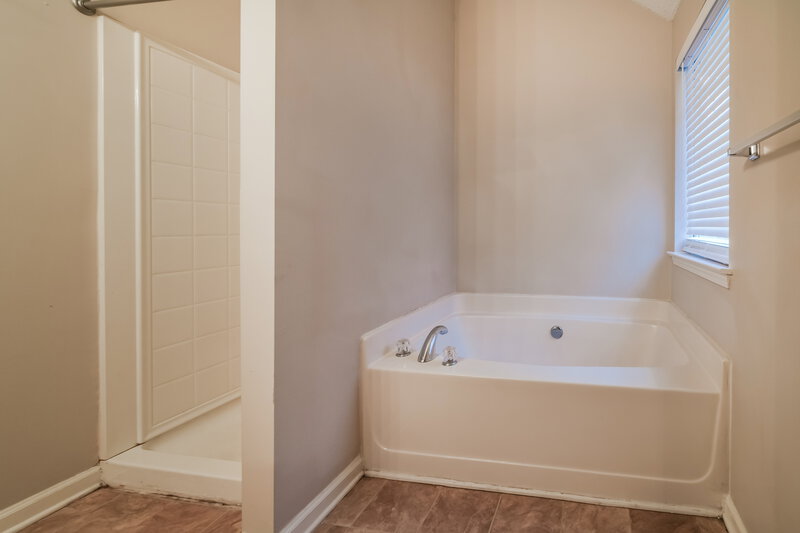 1,690/Mo, 409 Robin Hill Ln Temple, GA 30179 Main Bathroom View 2