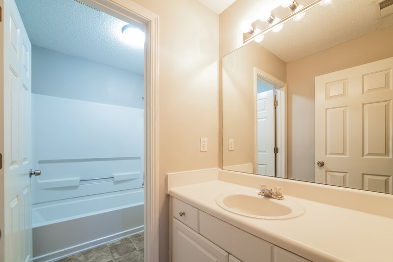 1,690/Mo, 409 Robin Hill Ln Temple, GA 30179 Bathroom View