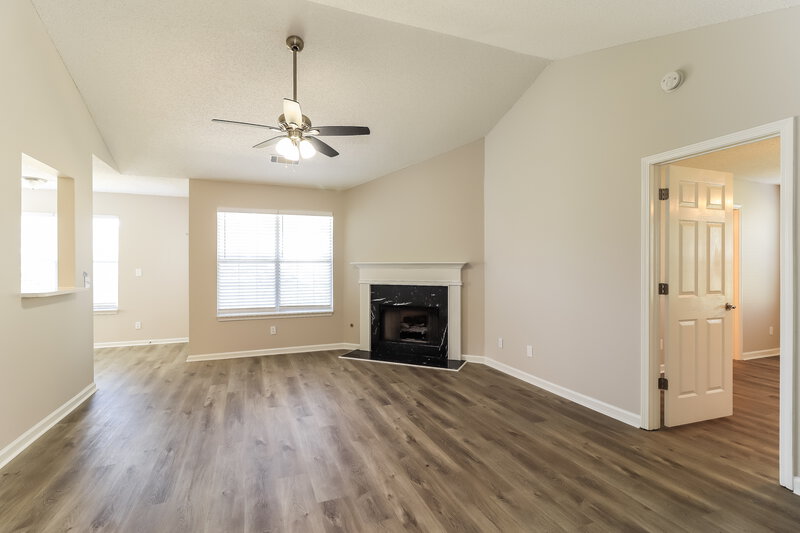 1,720/Mo, 14 Southview Dr Cartersville, GA 30121 Living Room View