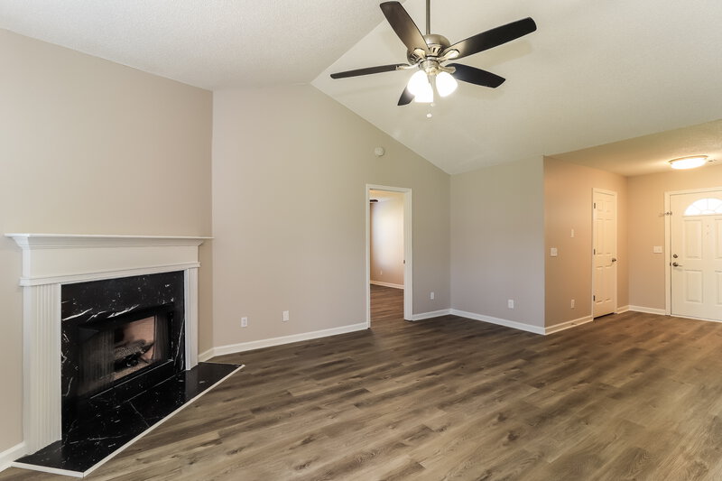 1,720/Mo, 14 Southview Dr Cartersville, GA 30121 Living Room View 3
