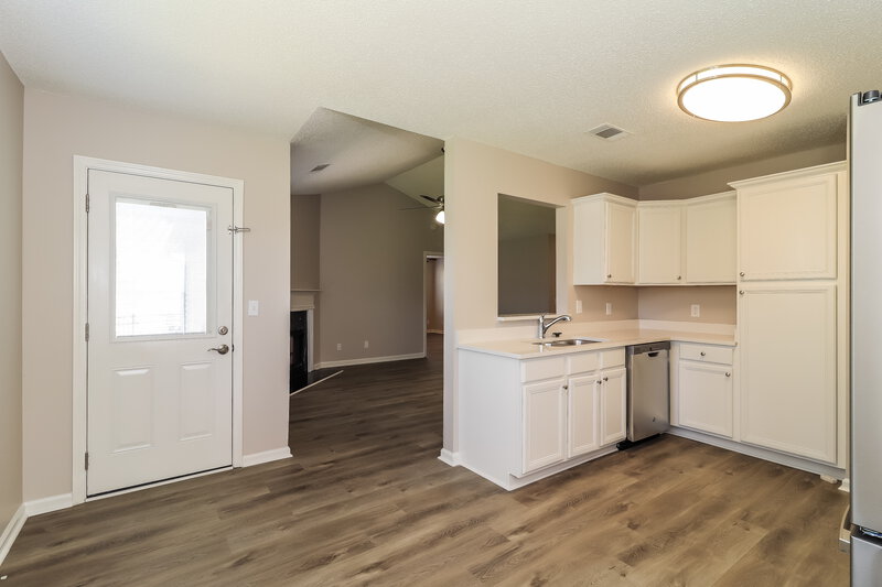1,720/Mo, 14 Southview Dr Cartersville, GA 30121 Kitchen View 2
