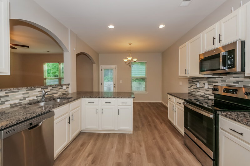 2,800/Mo, 35 Southwind Cir Newnan, GA 30265 Kitchen View