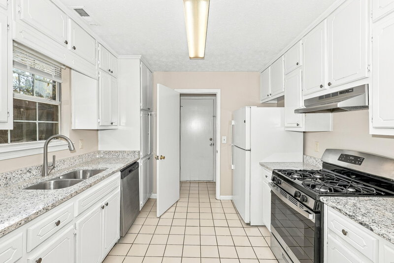1,805/Mo, 1320 Foxvale Dr Hampton, GA 30228 Kitchen View