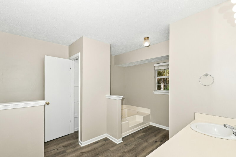 1,805/Mo, 1320 Foxvale Dr Hampton, GA 30228 Primary Bathroom View