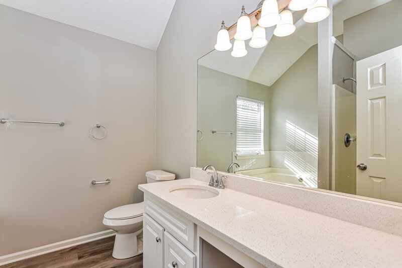 1,845/Mo, 2544 Rambling Way Lithonia, GA 30058 Main Bathroom View