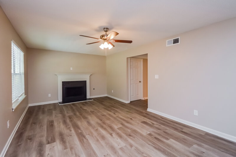 0/Mo, 6474 Rebecca Way Lithonia, GA 30058 Family Room View