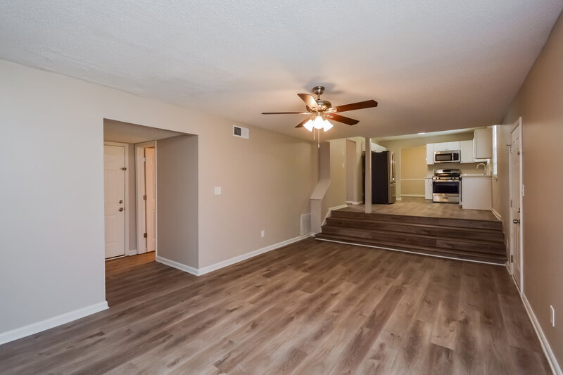 0/Mo, 6474 Rebecca Way Lithonia, GA 30058 Family Room View 2