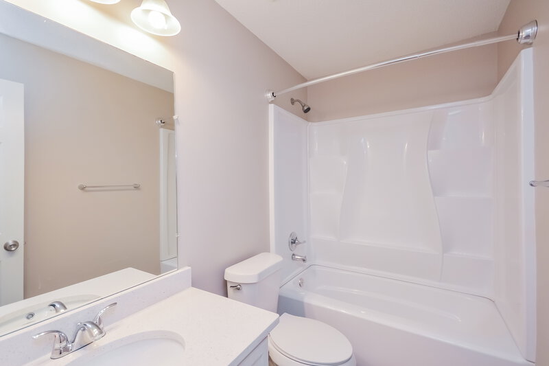 0/Mo, 6474 Rebecca Way Lithonia, GA 30058 Bathroom View