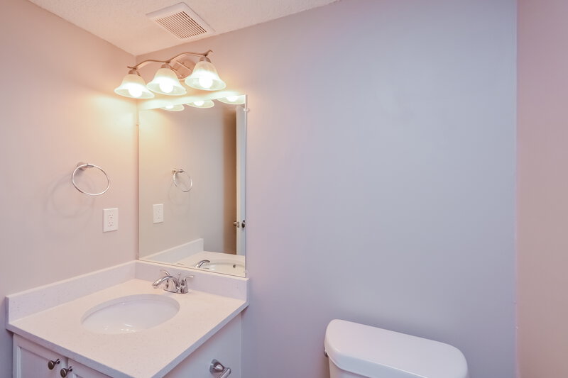 0/Mo, 6474 Rebecca Way Lithonia, GA 30058 Bathroom View 2