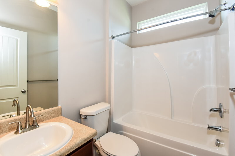 1,775/Mo, 69 Howard Ave NW Cartersville, GA 30120 Main Bathroom View