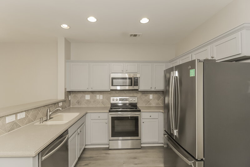 2,255/Mo, 128 Creekwood Tr Acworth, GA 30102 Kitchen View 2