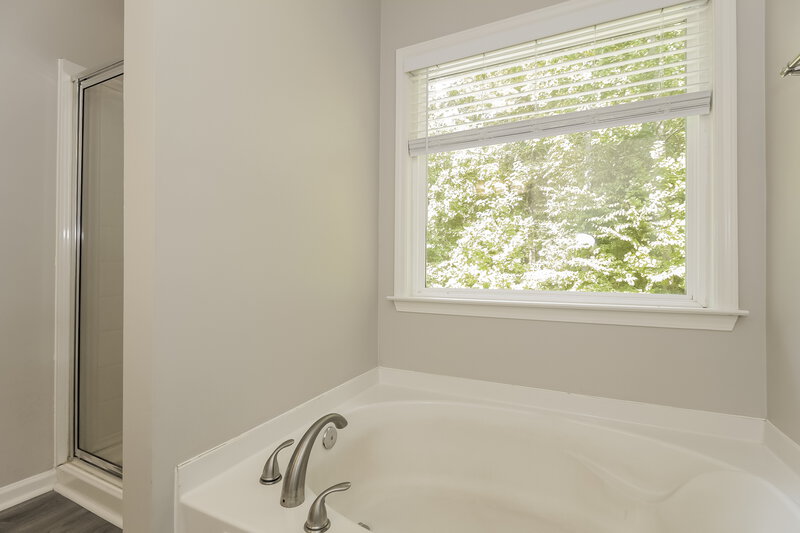 2,255/Mo, 128 Creekwood Tr Acworth, GA 30102 Main Bathroom View 2