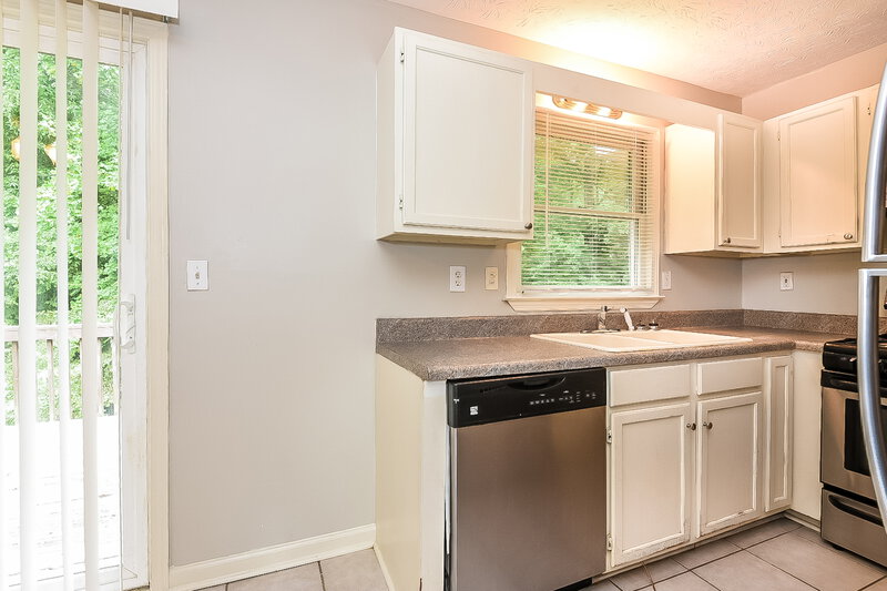 2,065/Mo, 131 Aztec Way SE Acworth, GA 30102 Kitchen View 2