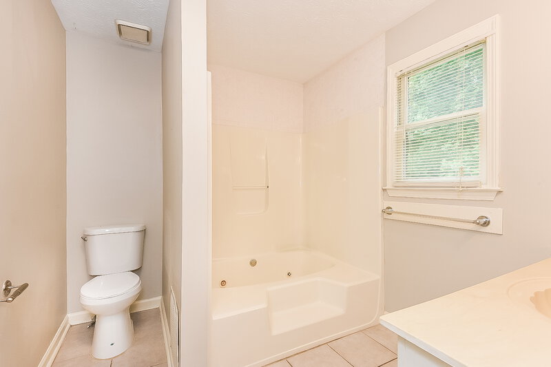 2,065/Mo, 131 Aztec Way SE Acworth, GA 30102 Main Bathroom View