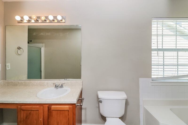 1,805/Mo, 2600 Thunder Basin Way Douglasville, GA 30135 Main Bathroom View