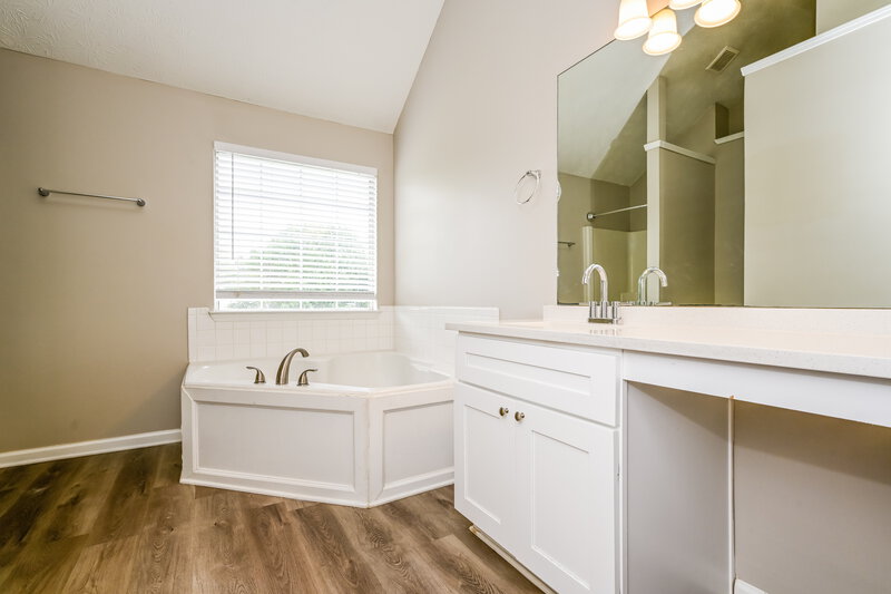 2,170/Mo, 536 Easton Dr Locust Grove, GA 30248 Main Bathroom View