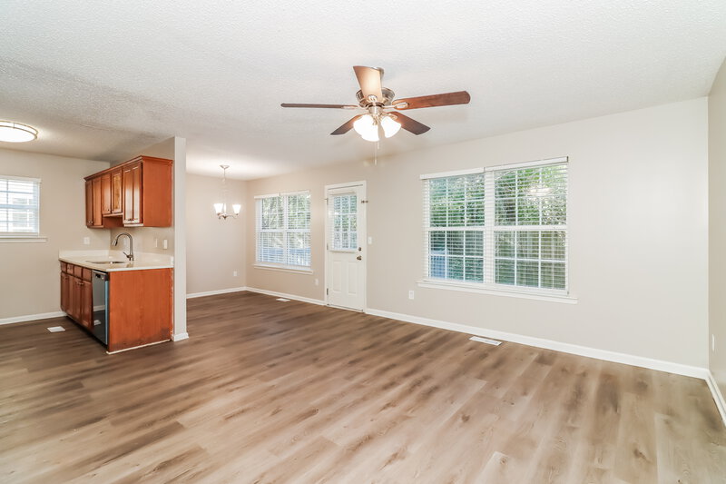 2,110/Mo, 69 Middlebrook Dr Cartersville, GA 30120 Living Room View 2