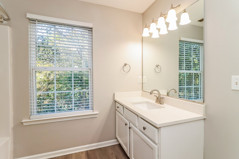2,110/Mo, 69 Middlebrook Dr Cartersville, GA 30120 Main Bathroom View