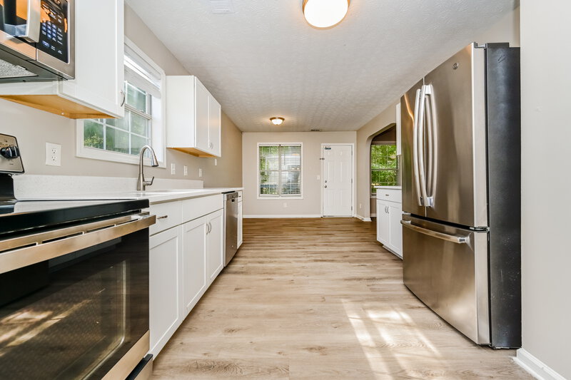 2,505/Mo, 3747 Wolverton Cir Lithonia, GA 30038 Kitchen View 2