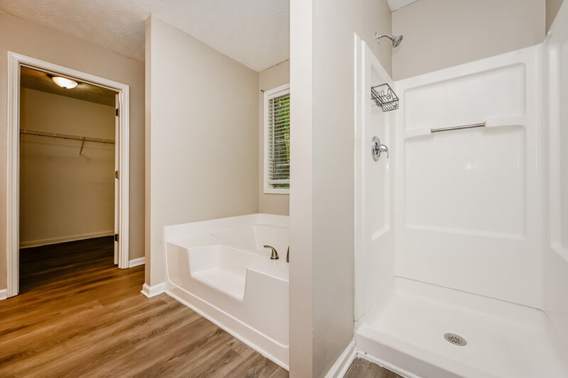2,505/Mo, 3747 Wolverton Cir Lithonia, GA 30038 Main Bathroom View
