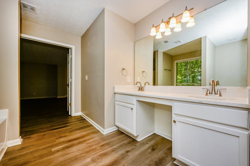 2,505/Mo, 3747 Wolverton Cir Lithonia, GA 30038 Main Bathroom View 2