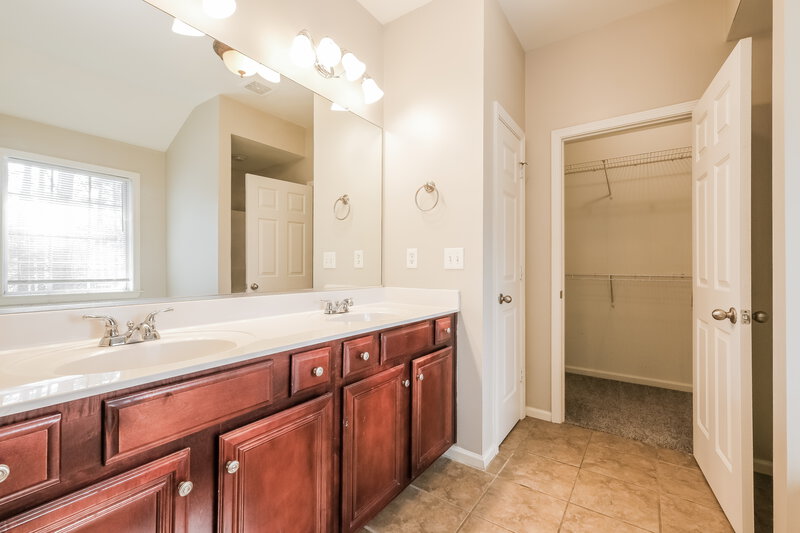 2,240/Mo, 4616 Burnt Fork Cir Douglasville, GA 30135 Main Bathroom View