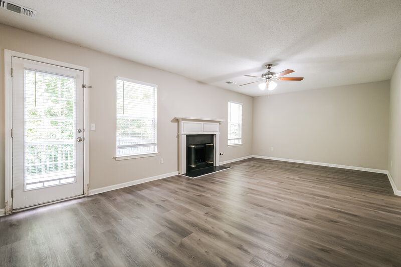 1,825/Mo, 4410 Reserve Hill Crossing Douglasville, GA 30135 Living Room View