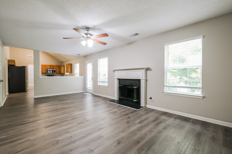 1,825/Mo, 4410 Reserve Hill Crossing Douglasville, GA 30135 Living Room View 2