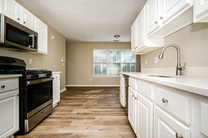 2,500/Mo, 413 Grove Park Dr Locust Grove, GA 30248 Kitchen View
