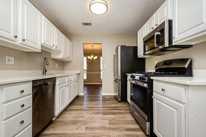2,500/Mo, 413 Grove Park Dr Locust Grove, GA 30248 Kitchen View 2