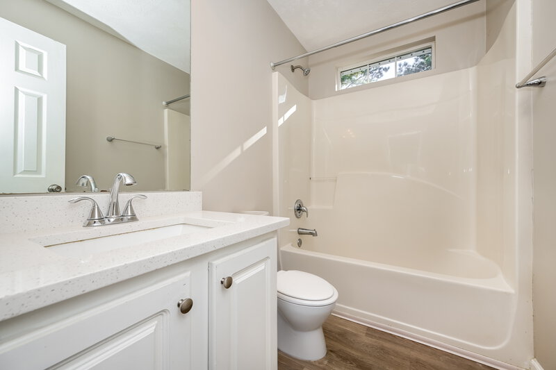 2,500/Mo, 413 Grove Park Dr Locust Grove, GA 30248 Bathroom View