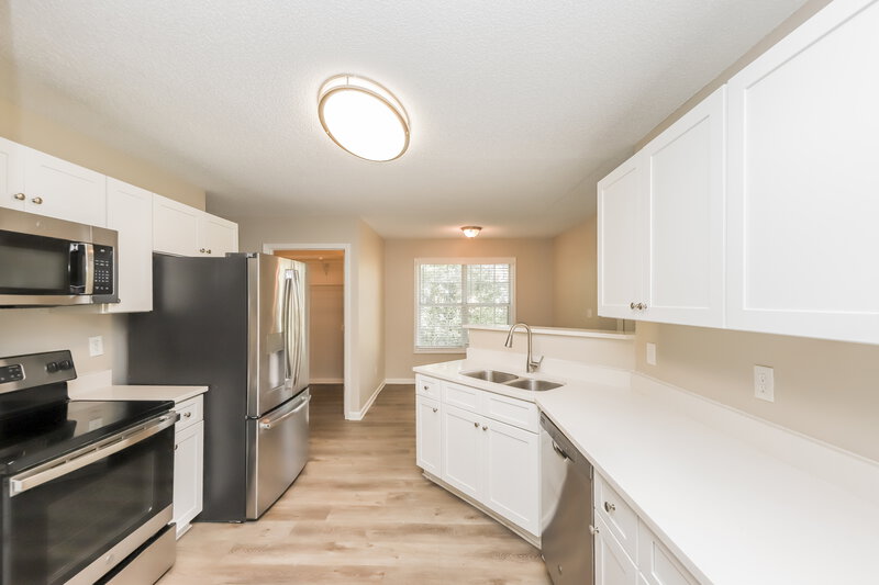 2,175/Mo, 2673 Candler Dr SW Marietta, GA 30064 Kitchen View 3