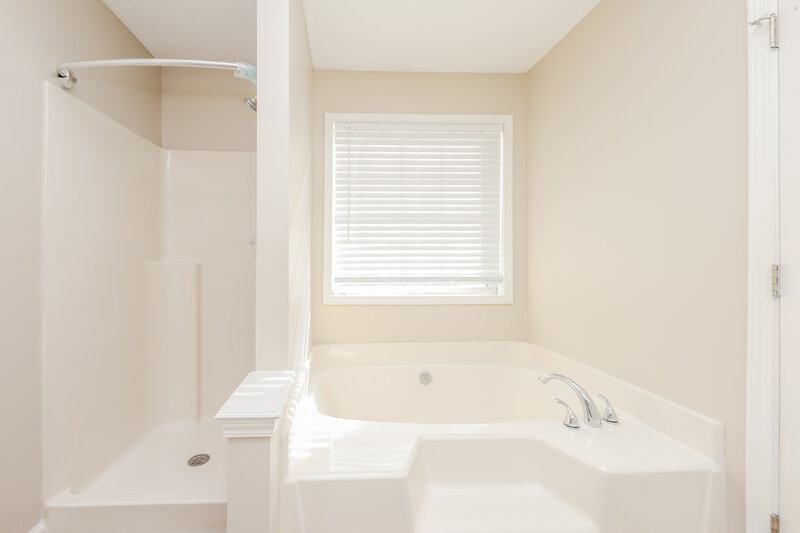 2,175/Mo, 2673 Candler Dr SW Marietta, GA 30064 Main Bathroom View