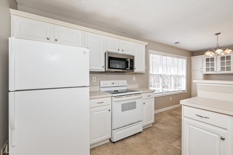 2,140/Mo, 138 Towler Shoals Dr Loganville, GA 30052 Kitchen View