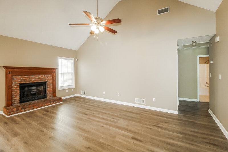 1,865/Mo, 201 Hillandale Dr Stockbridge, GA 30281 Living Room View 2