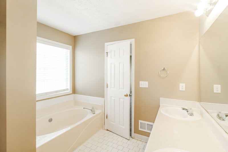 1,865/Mo, 201 Hillandale Dr Stockbridge, GA 30281 Main Bathroom View