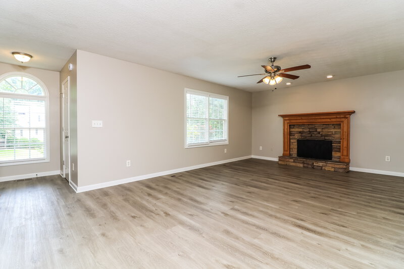 1,985/Mo, 565 Bridge Grv Douglasville, GA 30134 Living Room View 4