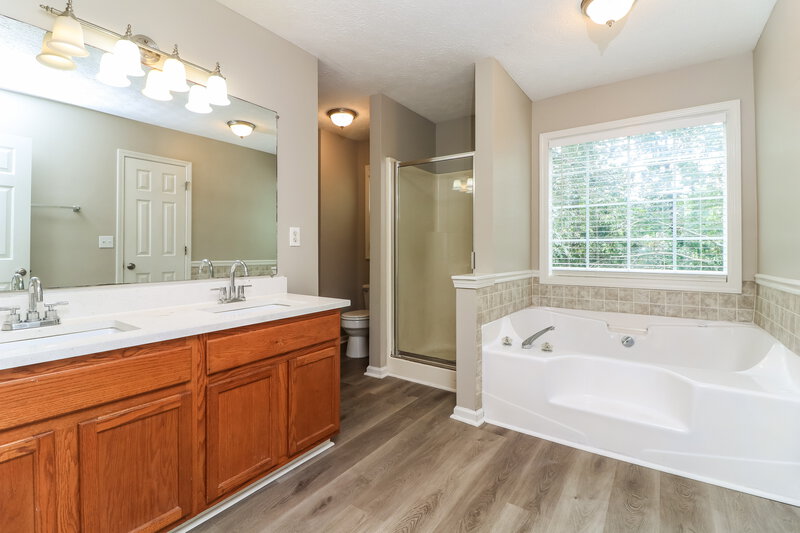 1,985/Mo, 565 Bridge Grv Douglasville, GA 30134 Main Bathroom View
