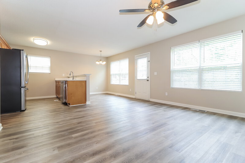 1,700/Mo, 81 Middlebrook Dr Cartersville, GA 30120 Living Room View 2