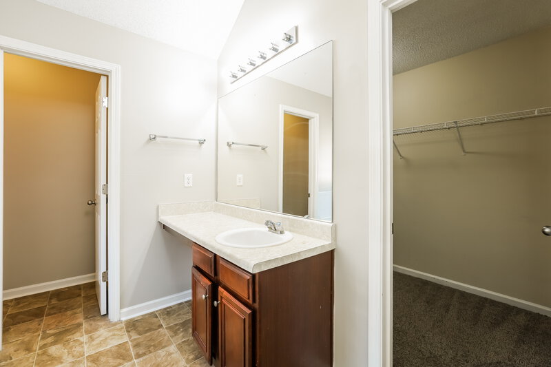 1,610/Mo, 1006 Rolling Meadows Rd Villa Rica, GA 30180 Main Bathroom View 2