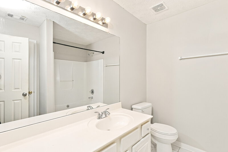 1,965/Mo, 2330 Glen Chase Ln Lawrenceville, GA 30044 Primary Bathroom View