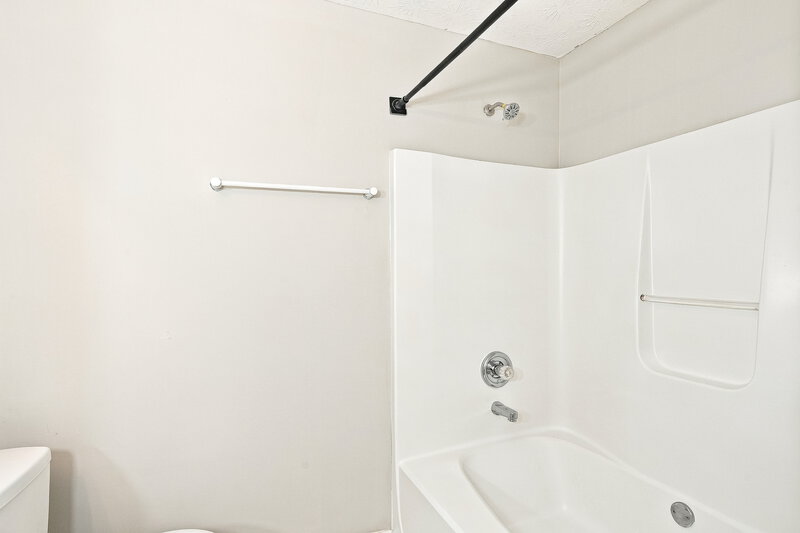 1,965/Mo, 2330 Glen Chase Ln Lawrenceville, GA 30044 Primary Bathroom View 2