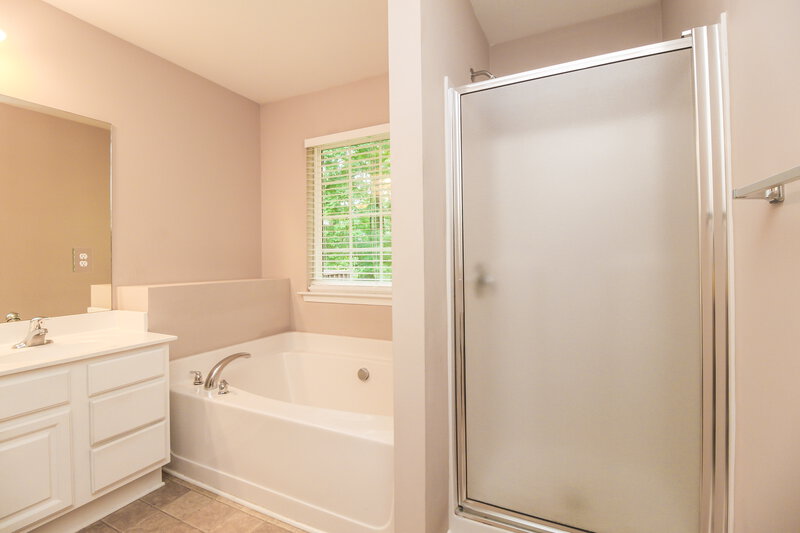 1,855/Mo, 2691 Trellis Oaks Ct SW Marietta, GA 30060 Master Bathroom View